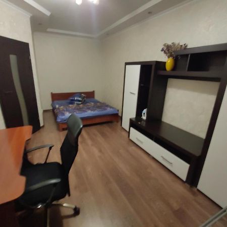 איוונו-פרנקיבסק Daily Rent Apartments 5 מראה חיצוני תמונה